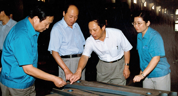 新一屆領(lǐng)導(dǎo)班子上任，掀開徐工變革發(fā)展新篇章