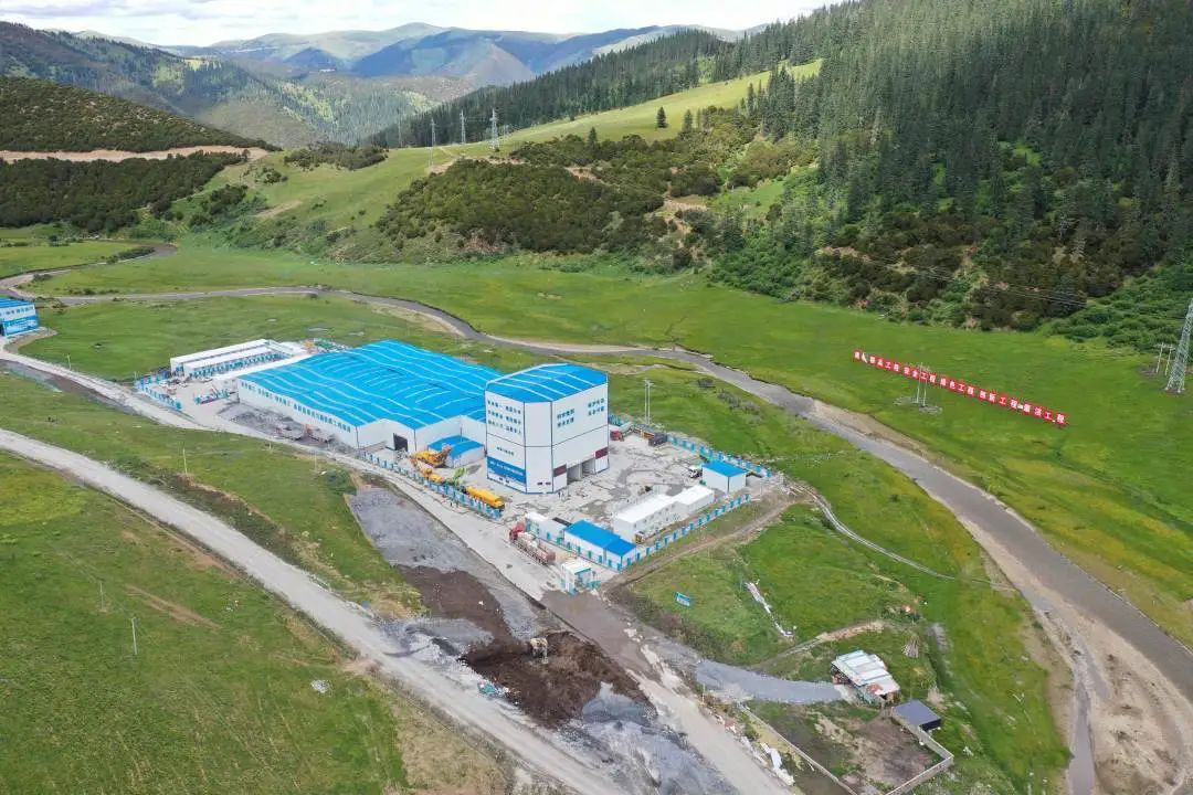 “站”立高原！徐工攪拌站助力川藏線建設(shè)！