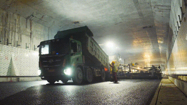 開車穿越海底！徐工又干了個(gè)大灣區(qū)超級(jí)工程！