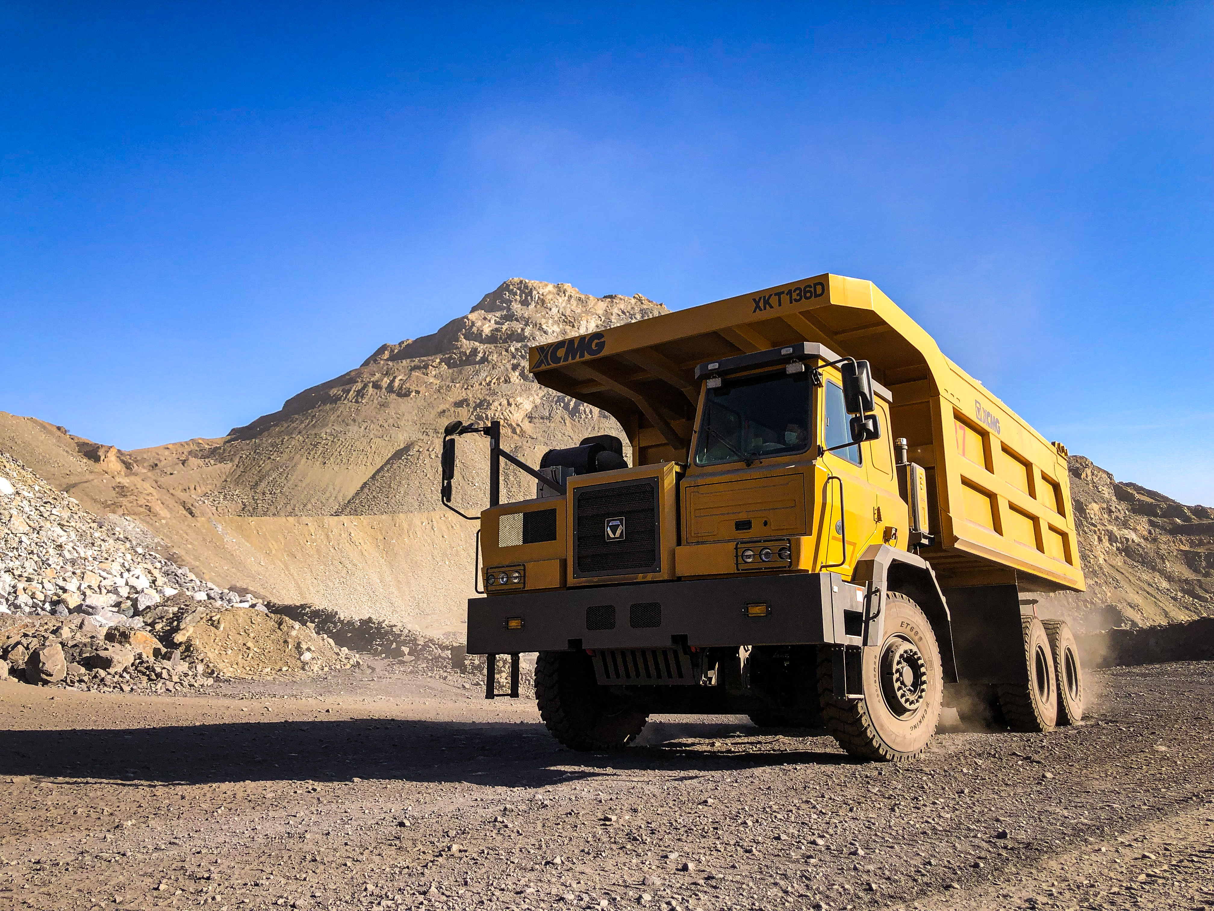 【新品下線】徐工XKT136D三橋?qū)掦w礦車正式下線！