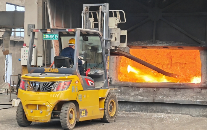 真金不怕火煉，徐工重載孔雀叉車威武霸氣！