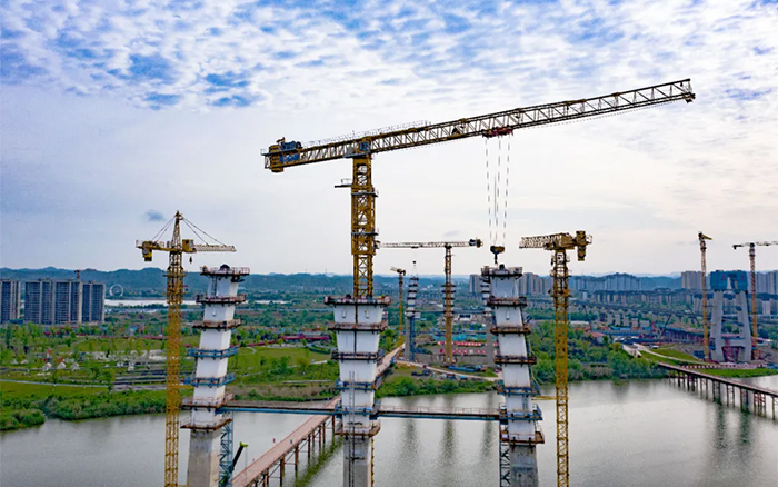 助力涪江兩岸“雙向奔赴”，徐工群塔顯身手！