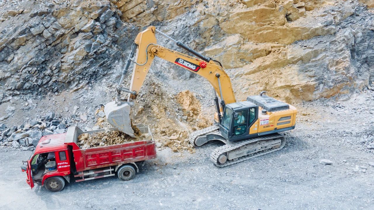 徐工XE380G PRO：掘金王者，超能裝