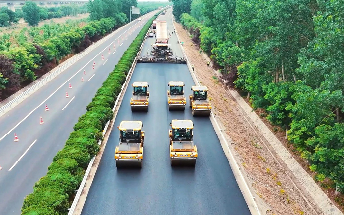 徐工數(shù)字化智能集群——連霍高速養(yǎng)護(hù)工程顯實(shí)力！