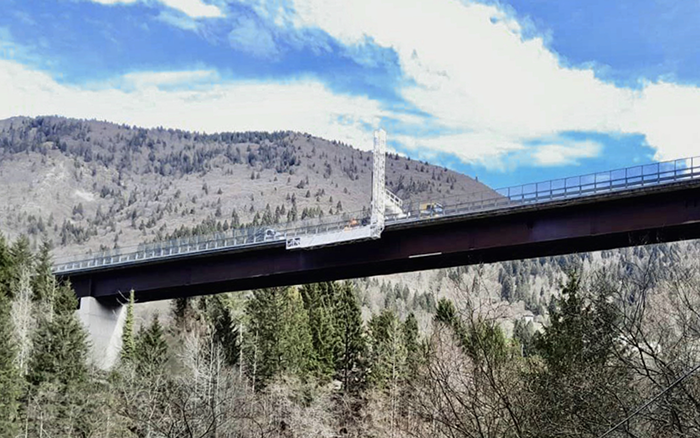 背靠阿爾卑斯山脈，徐工橋梁檢測(cè)車“C位”打卡