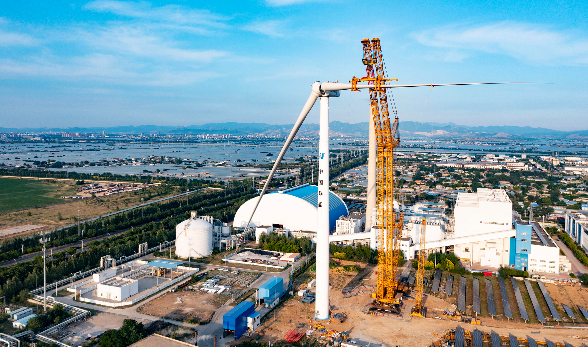 4000噸級(jí)履帶起重機(jī)海上風(fēng)電首秀！徐工新成就達(dá)成（√）