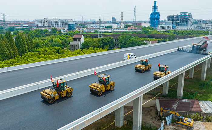 揭秘！常泰長(zhǎng)江大橋如何實(shí)現(xiàn)超寬橋面“一鍵鋪平”？