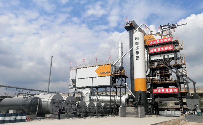 徐工4000型瀝青站 在鶴大高速大顯身手！