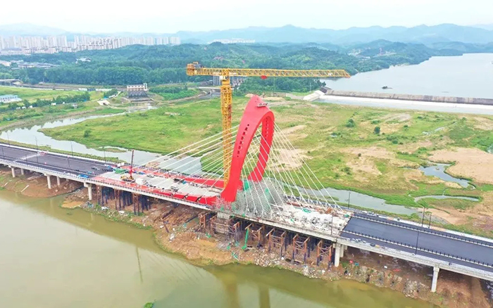 提前55天合龍！徐工XGT2230-100S編織“紅色搖籃”