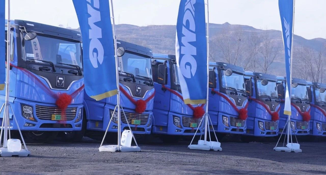 首季“開(kāi)門(mén)紅”！百臺(tái)徐工新能源換電重卡交付山西