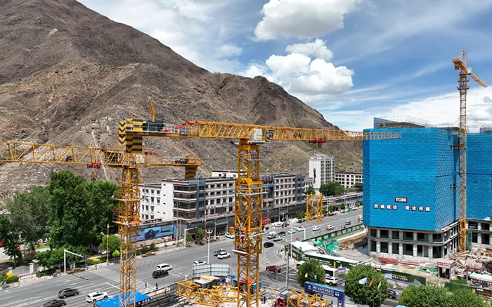 海拔4500米！ 徐工XGT600A-25S 奮戰(zhàn)“日光之城”