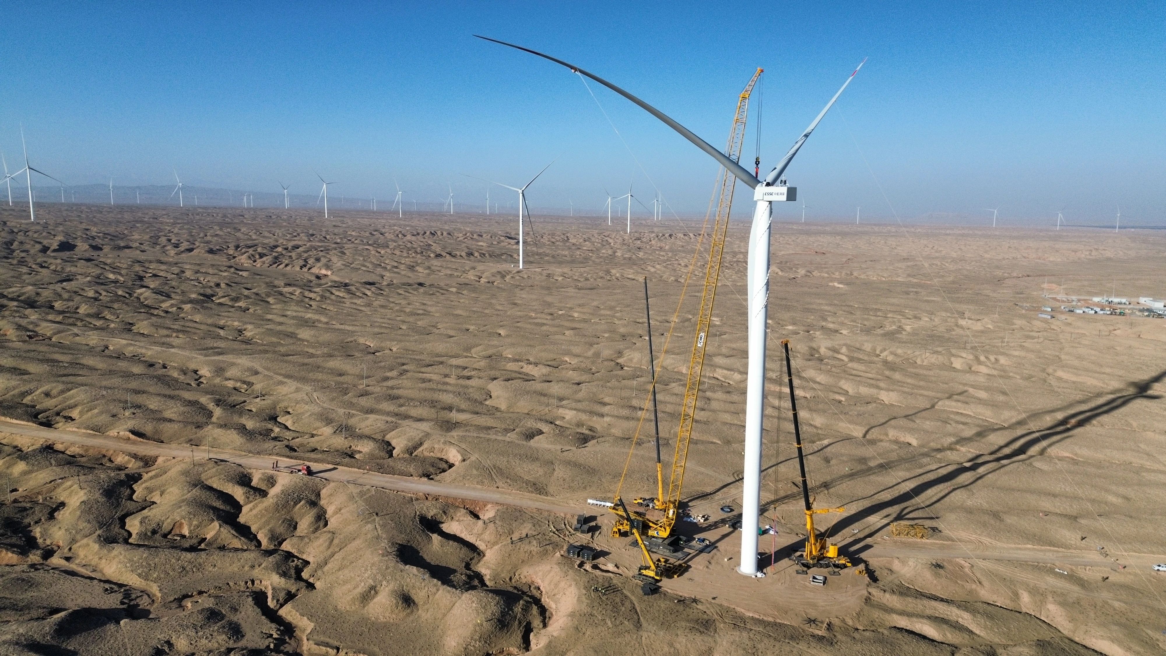 零誤差！XLC18000M助力10萬千瓦風(fēng)力發(fā)電項(xiàng)目首臺(tái)風(fēng)機(jī)成功吊裝