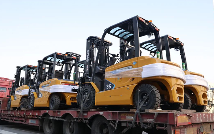 開門紅！百余臺(tái)徐工新能源叉車赴廣東→