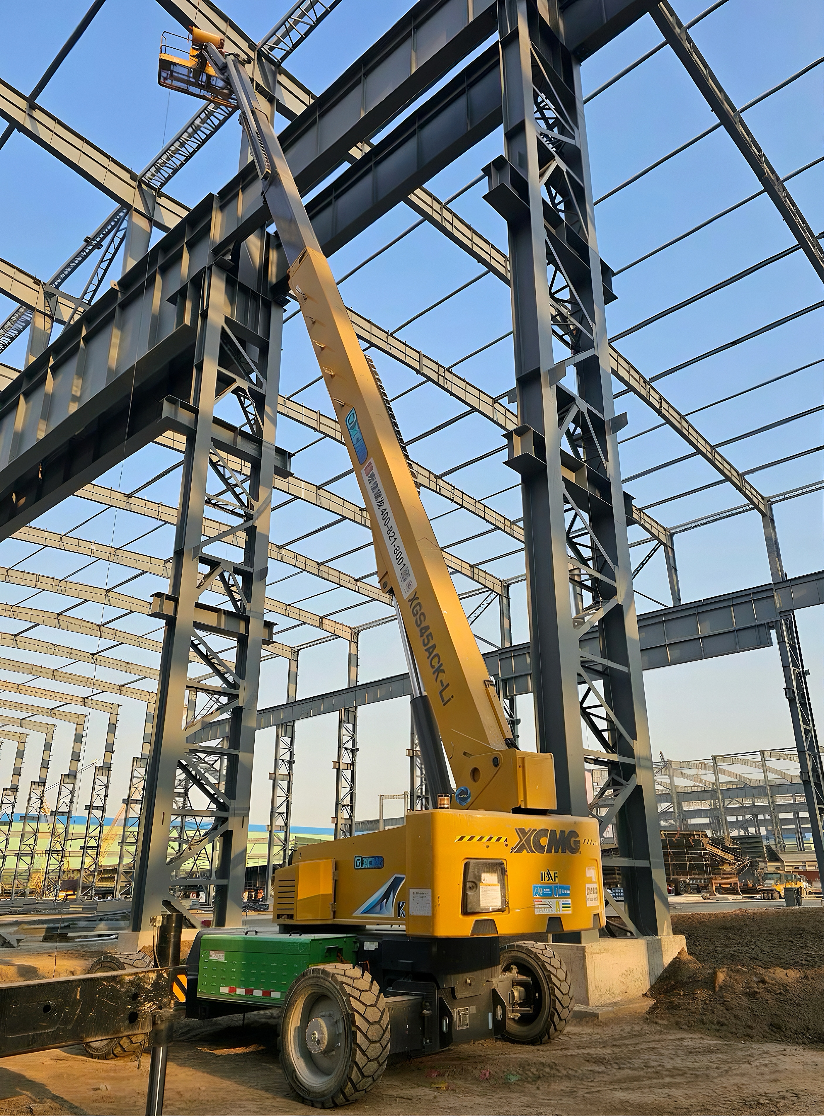 直沖云霄！徐工電動(dòng)“擎天柱”助力江蘇新時(shí)代造船車間“智”造升級(jí)