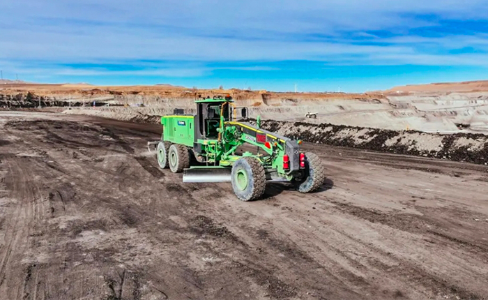 全國(guó)首臺(tái)！礦用大功率純電動(dòng)平地機(jī)震撼登場(chǎng)！