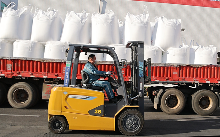 徐工新能源叉車(chē)為食品工廠綠色、高效生產(chǎn)保駕護(hù)航