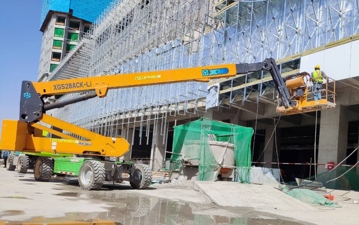 徐工高空利器，為河北邢臺(tái)某新能源廠房建設(shè) “加速”