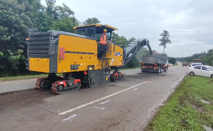 徐工成套道路機(jī)械油面施工，這次在馬來西亞！