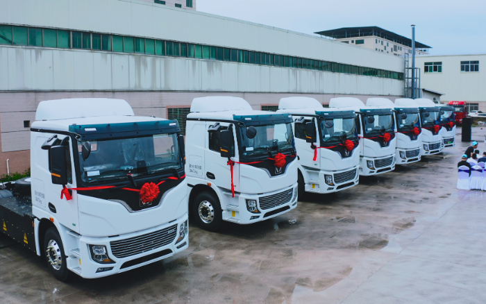 預(yù)見“梅”好！百臺(tái)徐工底置充電牽引車奔赴廣東梅州