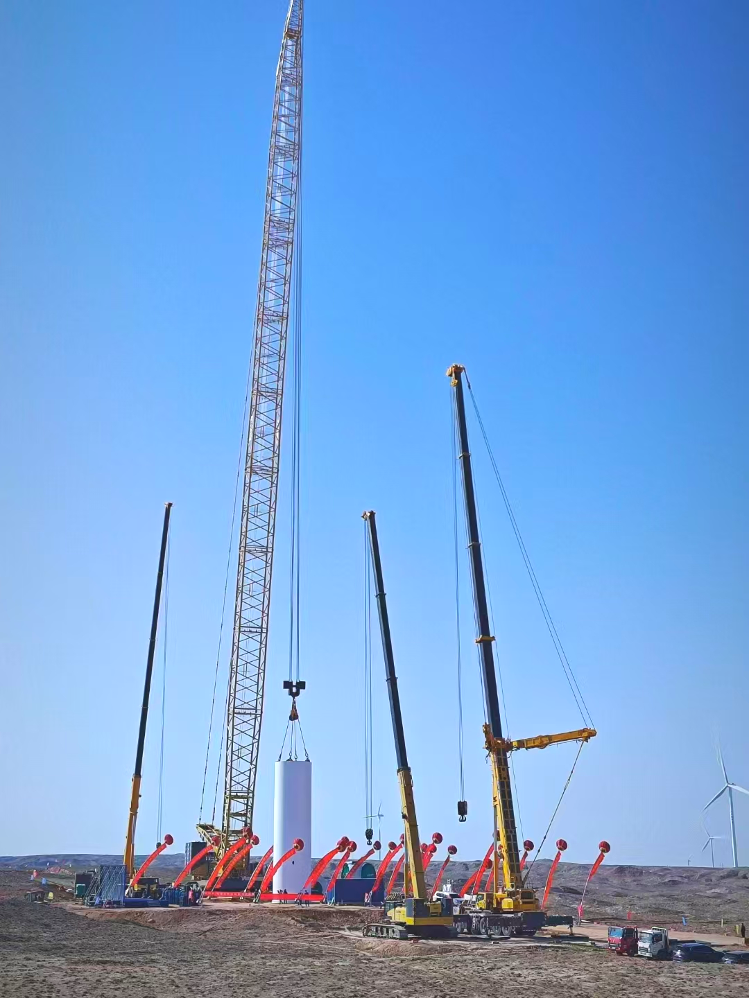 “舉重若輕”零偏差！徐工履帶起重機(jī)上演“施工大片”