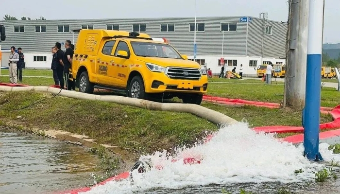 聚焦“大安全大應(yīng)急”，徐工參加防汛搶險實戰(zhàn)演練