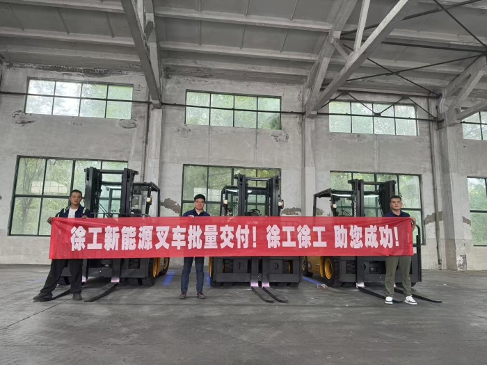 品質(zhì)與服務(wù)共拓市場(chǎng)新局！徐工孔雀叉車(chē)賦能冶金行業(yè)