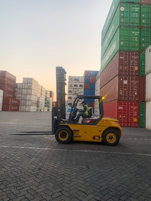 徐工叉車(chē)批量進(jìn)駐廈門(mén)港，一站式解決方案賦能港口物流新升級(jí)