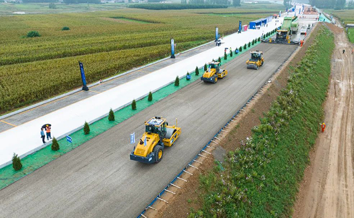 全場(chǎng)景智慧賦能，徐工水穩(wěn)層施工更便捷、更精準(zhǔn)！