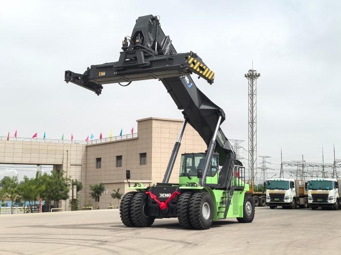 實(shí)力交付！徐工電動(dòng)正面吊助力綠色“一帶一路”