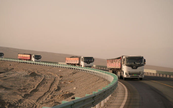 煤海逐綠！徐工新能源牽引車書寫煤炭運(yùn)輸綠色答卷