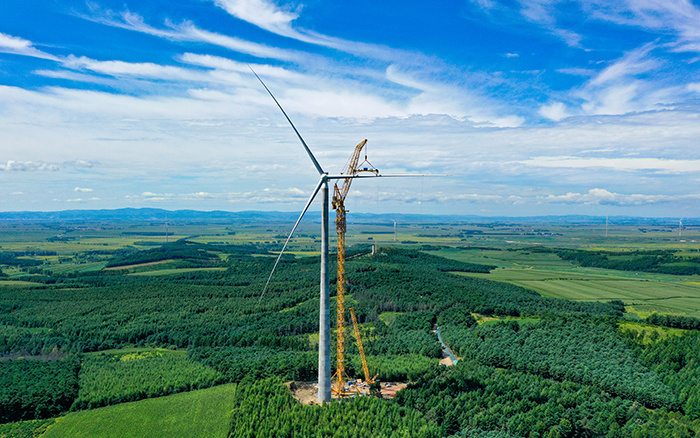 全球最高最大風(fēng)電動(dòng)臂塔機(jī)，首秀告捷！