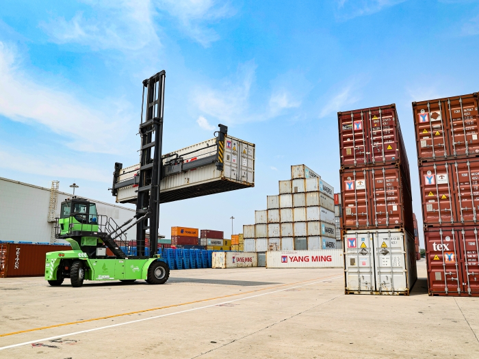 賽場(chǎng)競(jìng)鋒芒！“徐工杯”堆高機(jī)操作員技能大賽見(jiàn)證“真功夫”