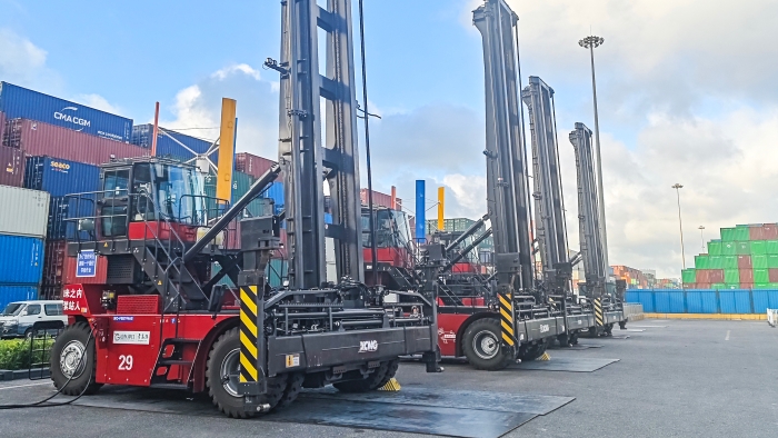 逐綠向新，東方大港涌動(dòng)“徐工純電力量”！