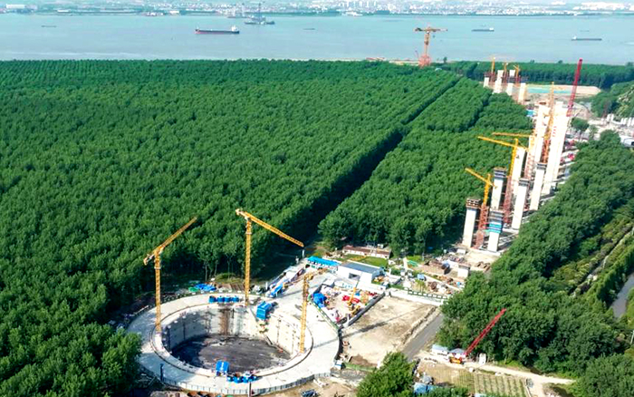 提前1個(gè)月！徐工金助力世界最大跨度橋梁錨碇封底