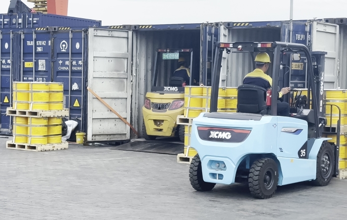 徐工雙系列叉車(chē)硬核助力！寧夏鐵路貨運(yùn)站跑出高效運(yùn)輸加速度
