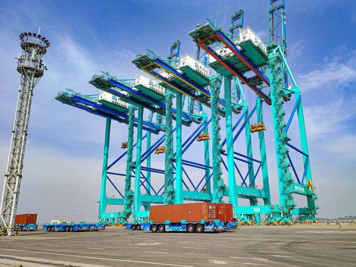 百臺(tái)集群，百萬(wàn)箱量！徐工AGV打造智慧港口“中國(guó)標(biāo)桿”