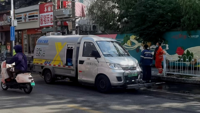 徐州這條網(wǎng)紅巷的“臉面”，竟被這臺車承包了？！