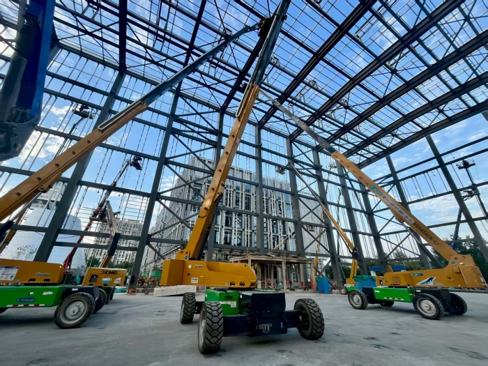 助力“中國智造”！徐工8臺(tái)高米數(shù)電動(dòng)直臂高空作業(yè)平臺(tái)會(huì)戰(zhàn)北京火箭大街