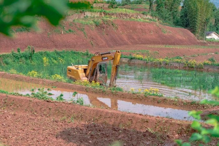 建設(shè)“巴渝糧倉”，徐工挖機(jī)我在行（háng）！