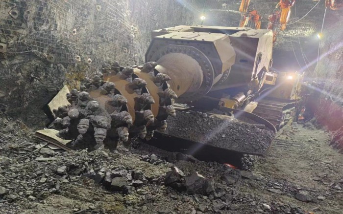 掘進(jìn)磷礦！徐工XTR7/360掘進(jìn)機(jī)點(diǎn)磷成金