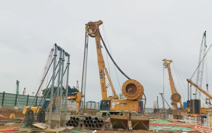 徐工 XTC120 雙輪銑，攻克機(jī)場(chǎng)隧道復(fù)雜地質(zhì)！