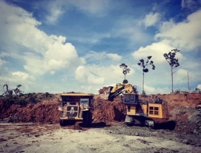 1+1>2，徐工“挖運(yùn)”礦山組合擎動印尼煤礦作業(yè)效率