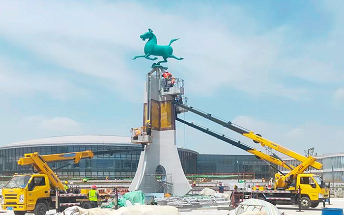 西北樞紐迎高峰！ 蘭州中川機(jī)場(chǎng)高空建設(shè)“顏值功臣”是徐工