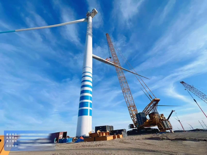 大國重器顯擔(dān)當(dāng)——XLC18000M征戰(zhàn)戈壁灘，125米高空精準(zhǔn)托起10兆瓦風(fēng)電巨擘！