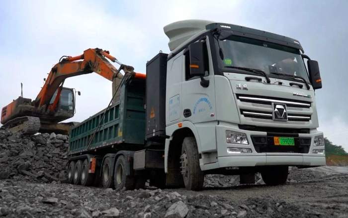 三次都選TA！徐工純電動(dòng)牽引車助力西南砂石料運(yùn)輸！