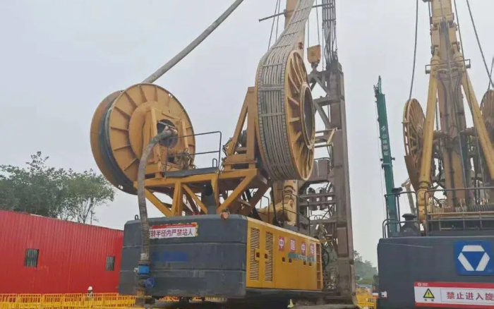 地質(zhì)無(wú)難題！徐工雙輪銑槽機(jī)助力區(qū)域基建按下 “加速鍵”