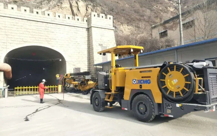 掘進(jìn)鐵礦！徐工掘進(jìn)鉆車硬核施工